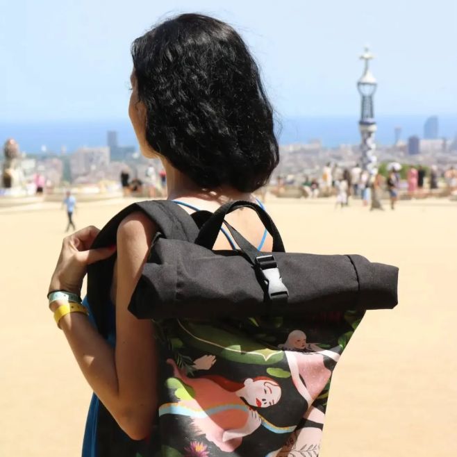 Díky, že nosíte a posíláte✨ Na úvodním slotu dokonce jedna ilustrátorka vynesla jinou ilustrátorku - to mě moc těší!...